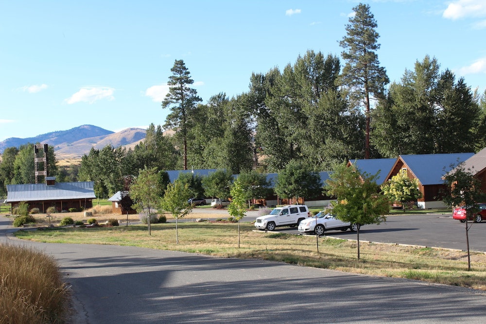 Methow River Lodge & Cabins