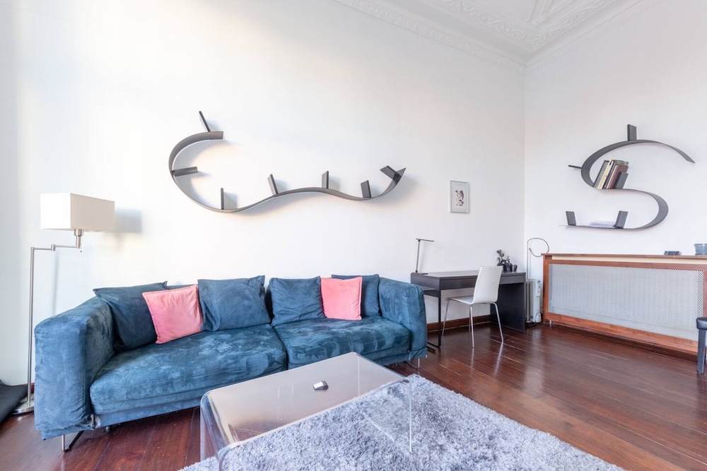 Central 2 Bedroom Flat - Opposite South Kensington Tube