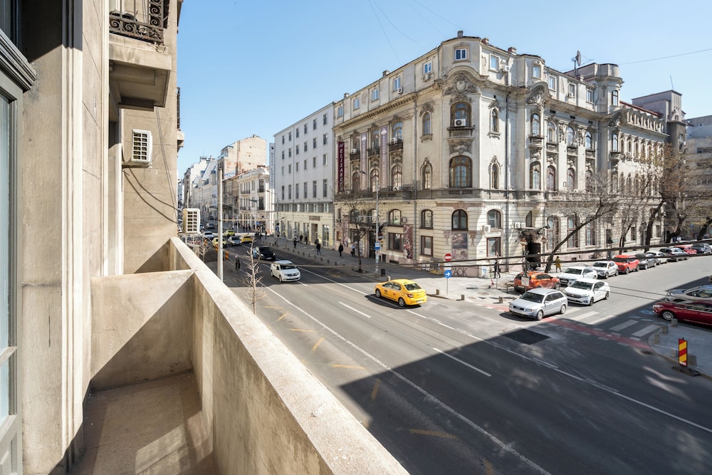 Refined & Spacious 3-Bedroom Flat Near Cismigiu, Balcony with Boulevard Views
