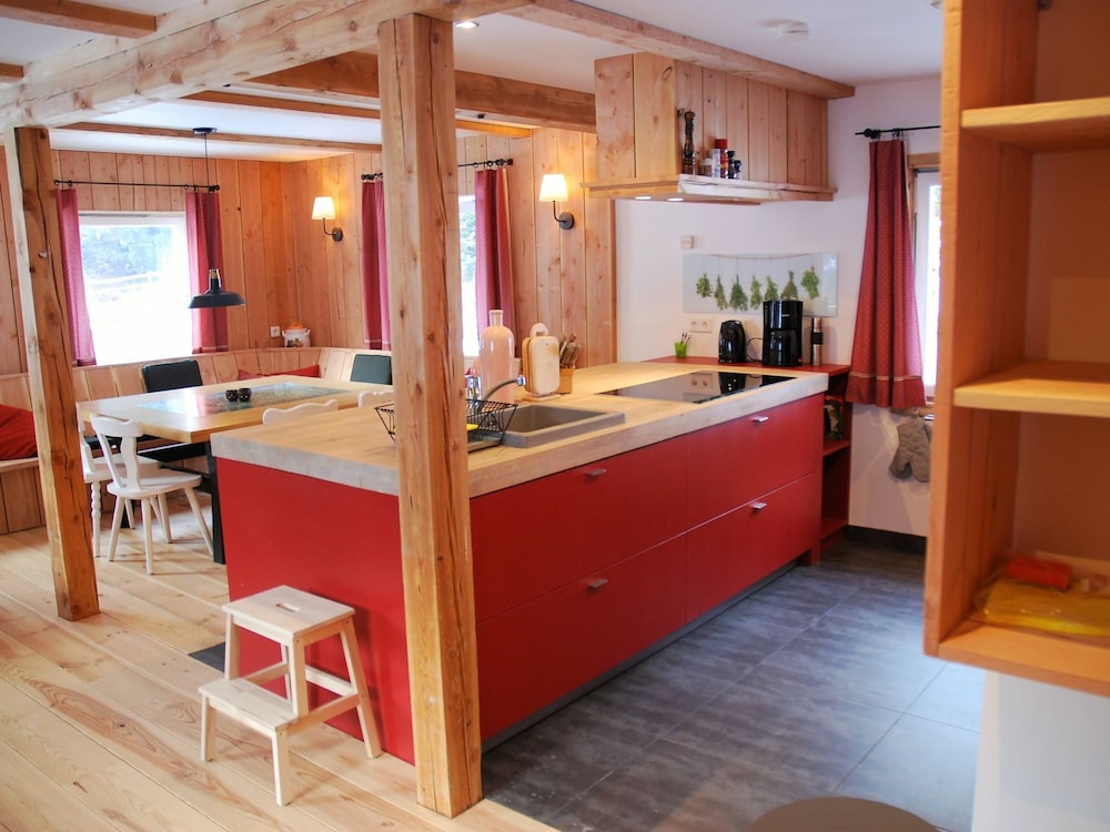Chalet Innerkrems: Experience Pure Austria at 1,600 Meters Altitude view 4