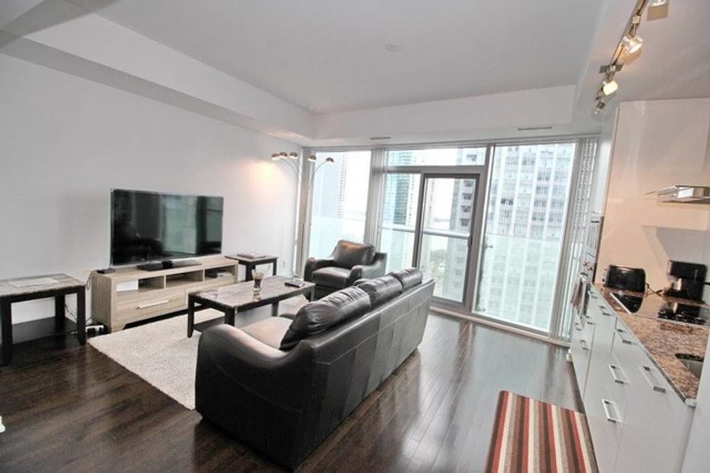 Exquisite High-Rise 1 Bedroom next to Scotia Arena photo 4