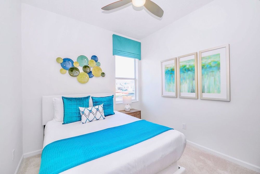 Upstay Mansion w Cinema Games Pool- Sleeps 26