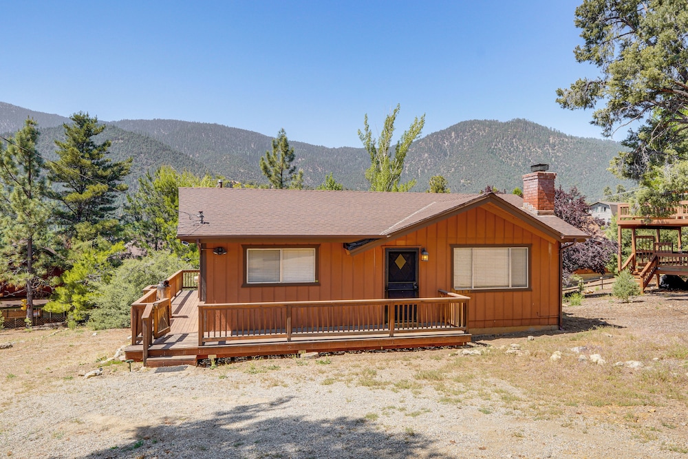 Mountain-view Haven w/ Deck in Pine Mountain Club
