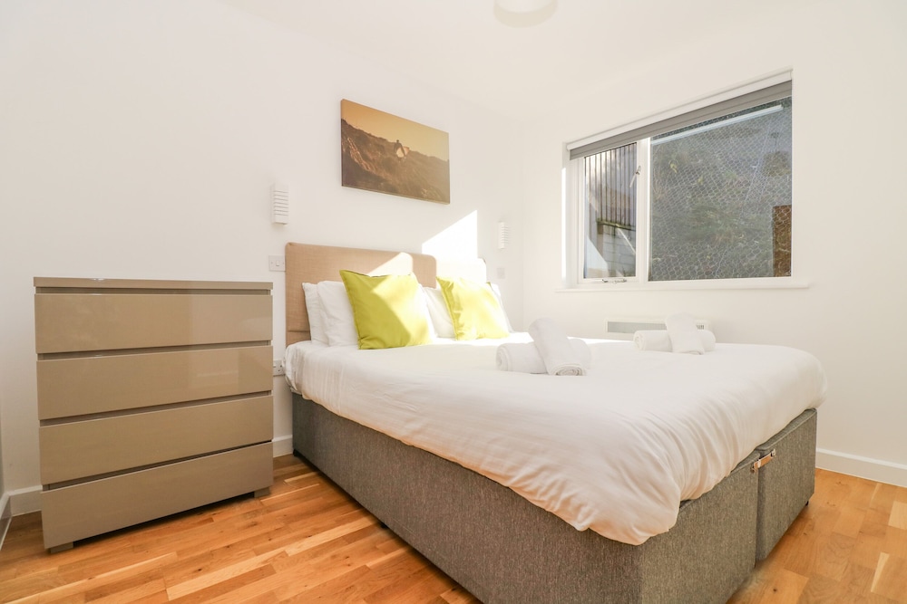 Sea Breeze 17 Gannel view 2