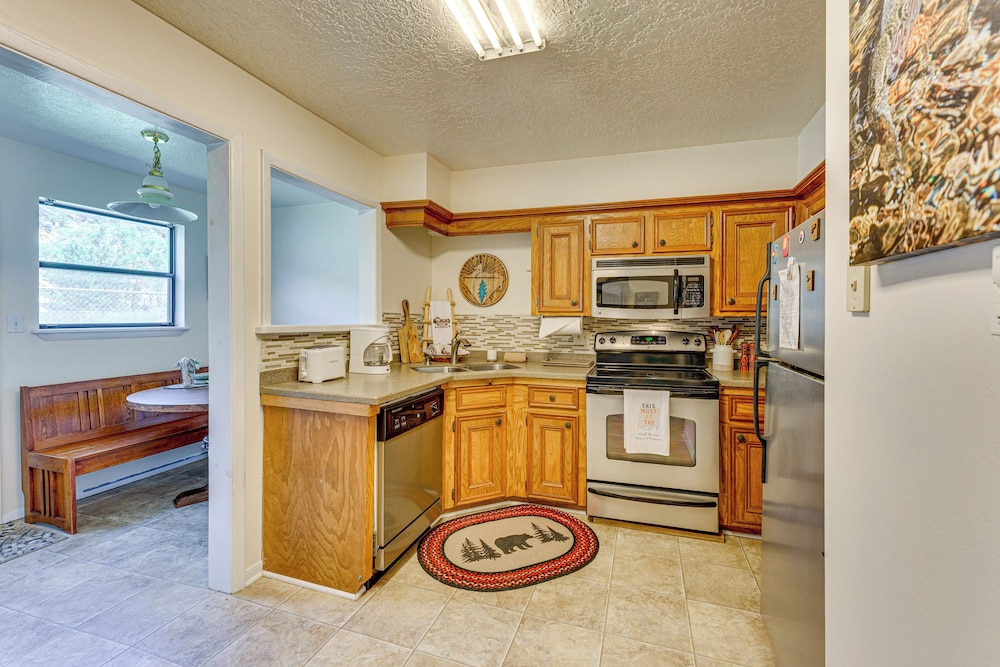 Bike, Hike & Ski: Creek-view Condo in Red River!