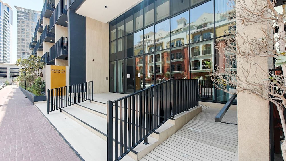 Spacious and Stunning Studio in The Heart of JVC
