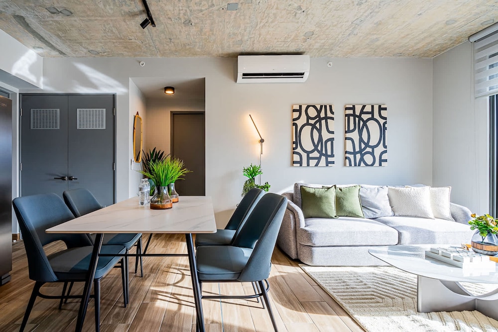 w Elegant 2BR Apartment in the Heart of Centriqo
