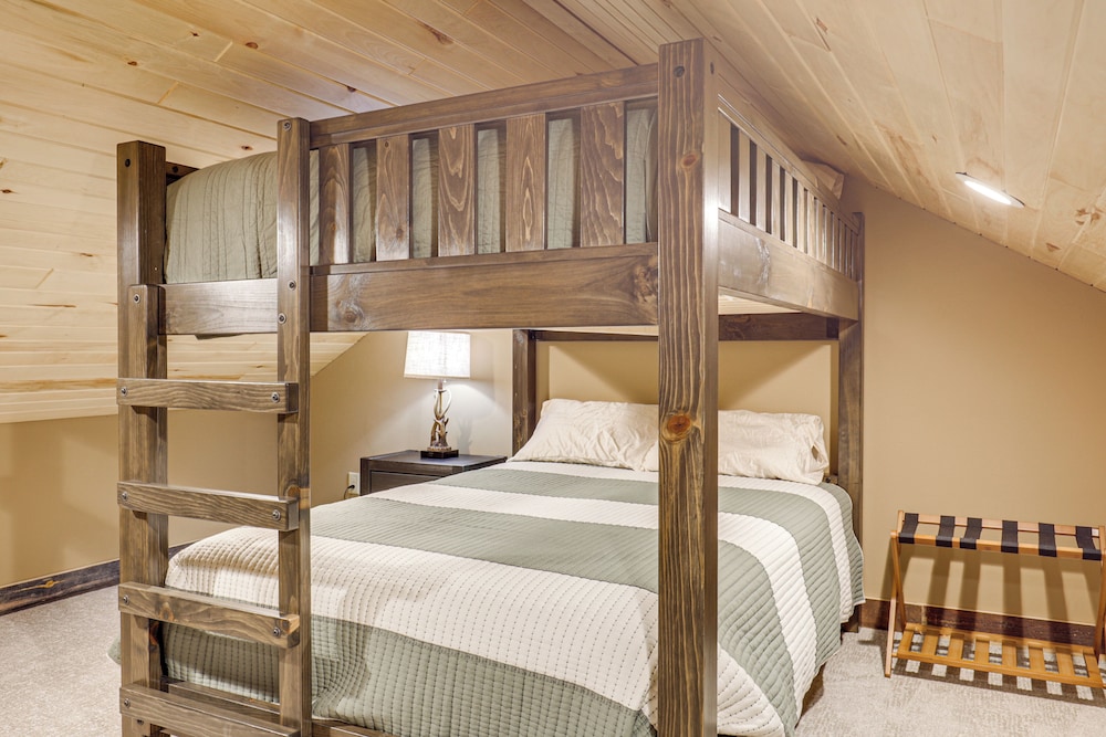 Near Hiking & Snowmobile Trails: Wabeno Cabin!