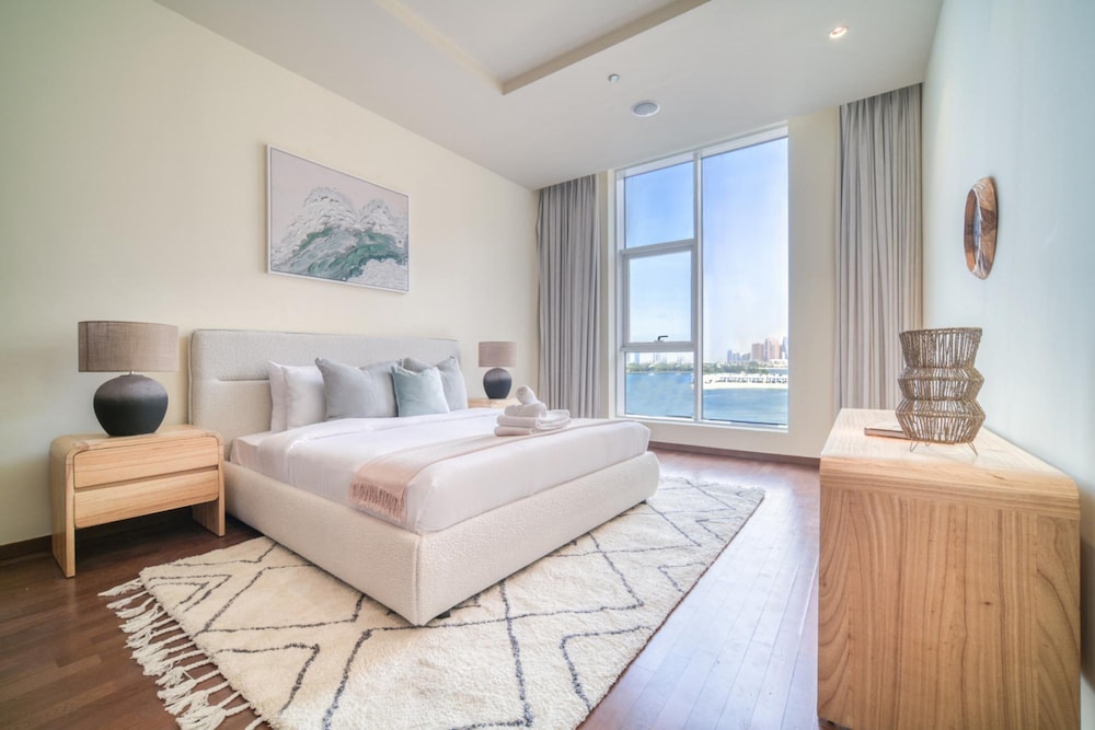 Splendid Sea View Apartment on Palm Jumeirah