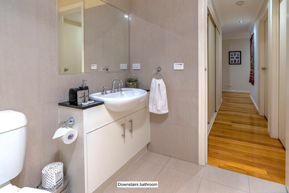 StayCentral - Tranquil Townhouse