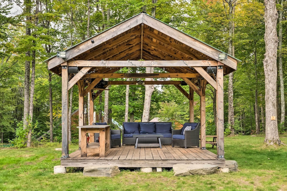 Victory Cabin w/ Private Hot Tub, Near Skiing!