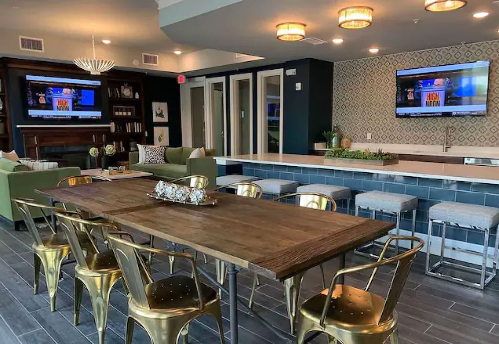 Stylish 1BR Family Apartment by Dtla