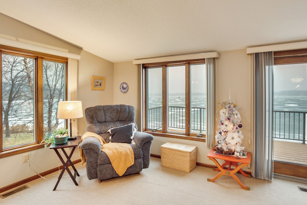 Spacious Lakefront Home w/ Spectacular Views!