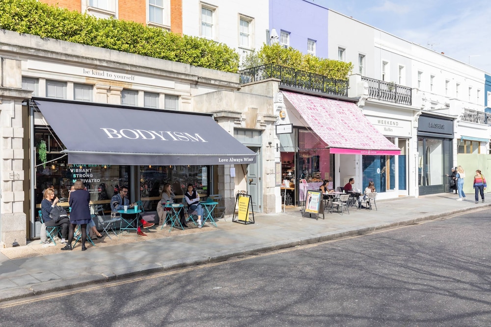 Ladbroke Gardens VII by Onefinestay