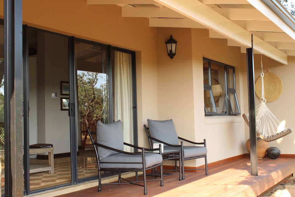 Fugitives' Drift Lodge