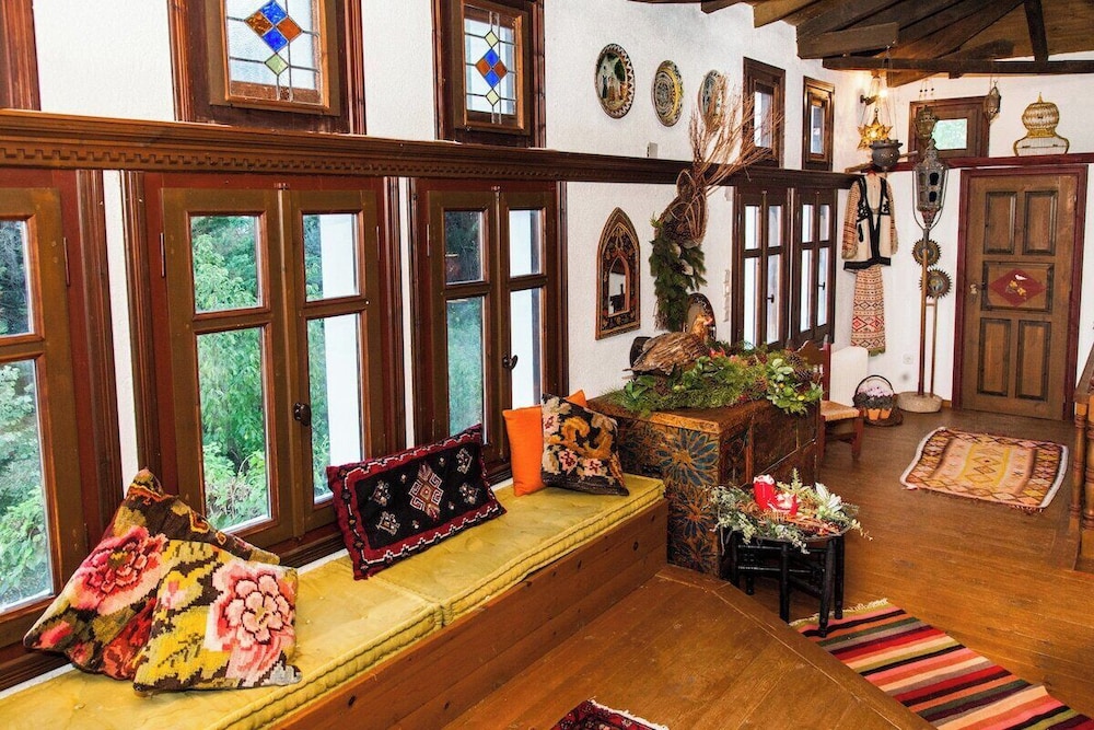 260m2 Unique Mountain House in Lilea Parnasos