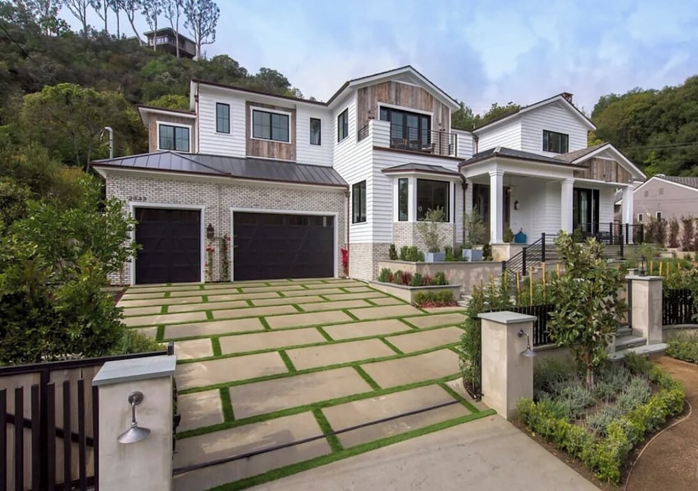 Mandeville Canyon - Image 1