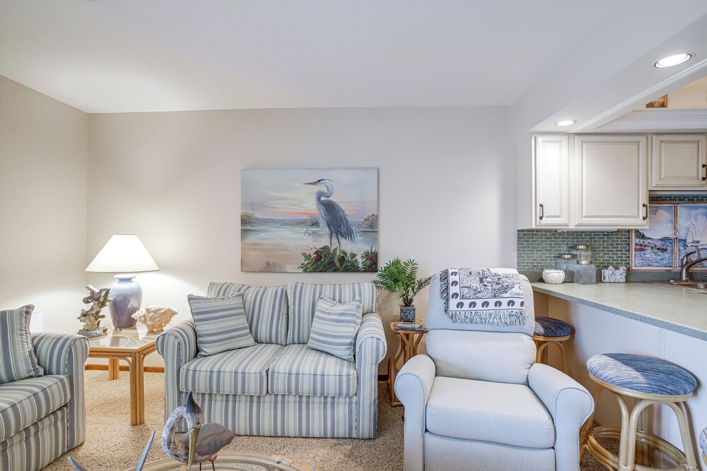 Ocean City Getaway w/ Balcony, Steps to Boardwalk!