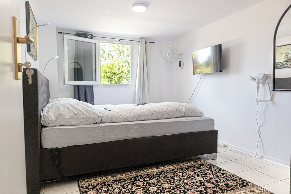 Luxury Garden Villa Sleeps 16 Guests