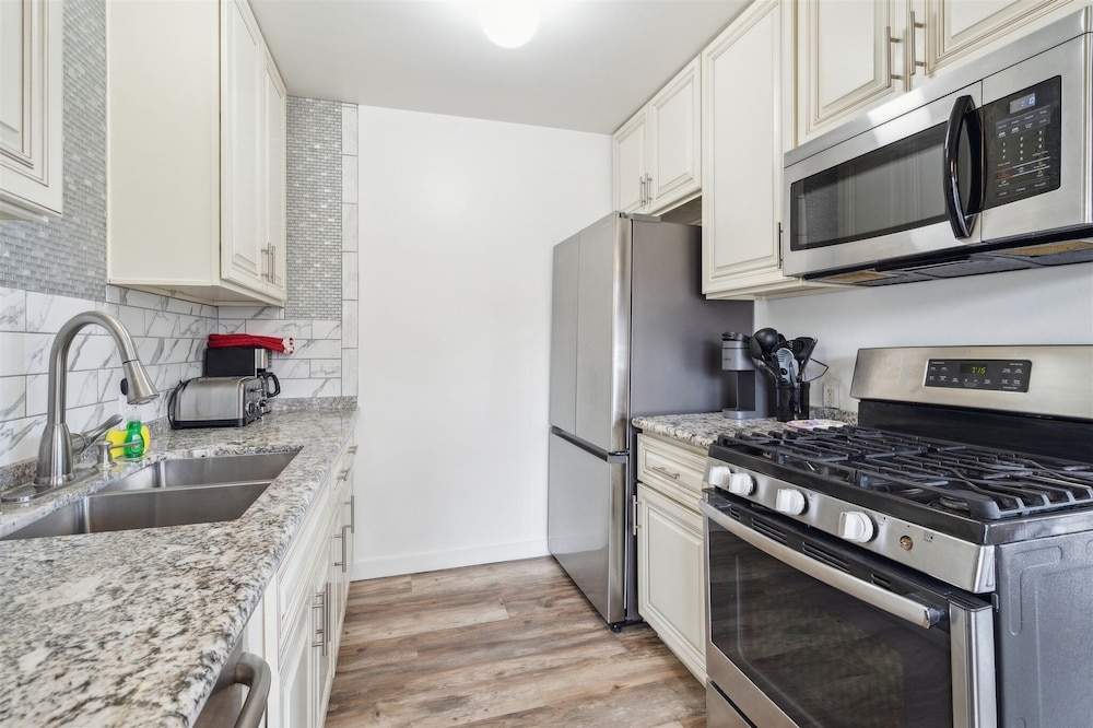 Beautiful 2 Bed Beach Condo #203 2 Bedroom Condo by RedAwning