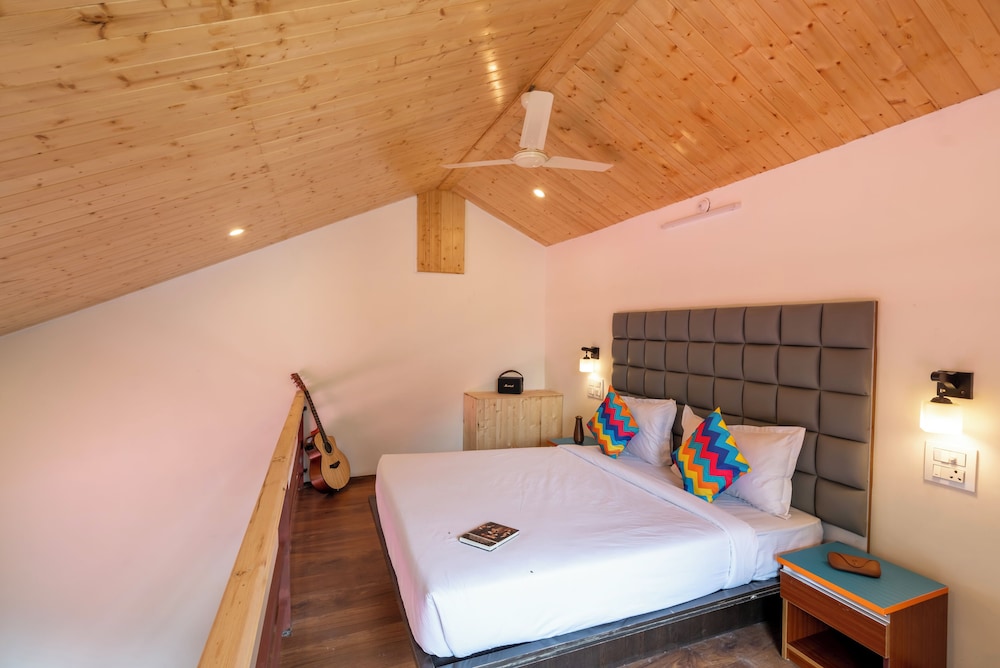 goSTOPS PLUS Kasol Manikaran Road, Bar and Hostel