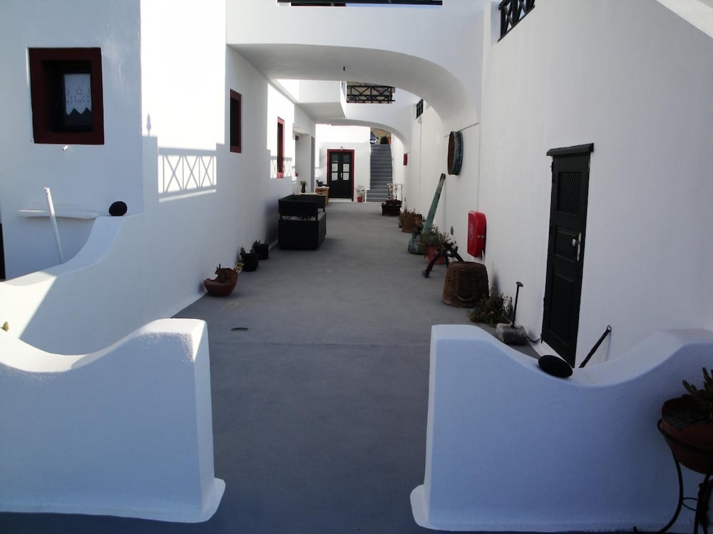 Vrachia Studios & Apartments