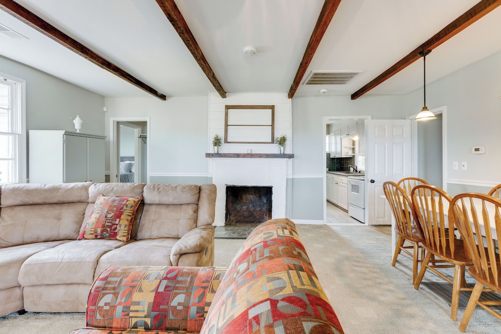 2BR Lakefront Getaway w/ Dock & Boat Launch