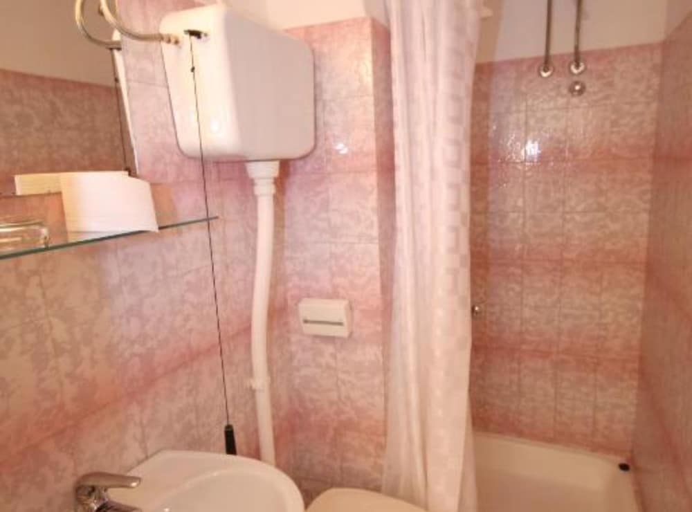 Apartments & Rooms Cakelic II