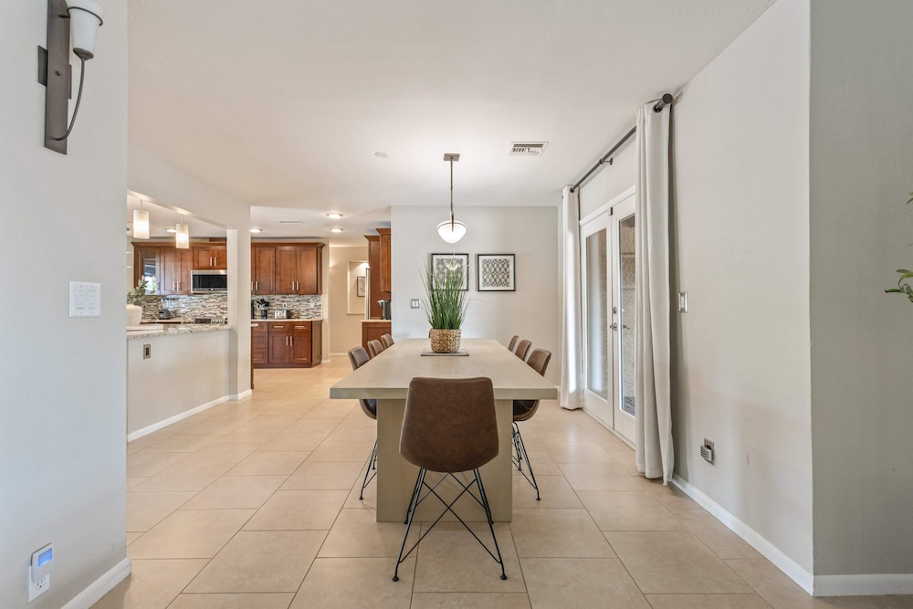 Scottsdale Clubhouse With Pool and Basketball