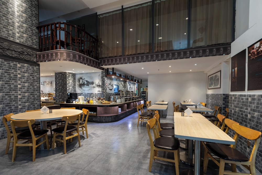 CNHOL RADIENT HOTEL