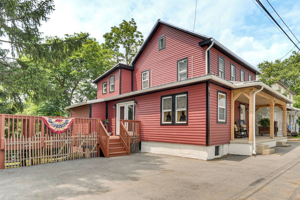 Historic Home w/ Mountain Views in Dry Run