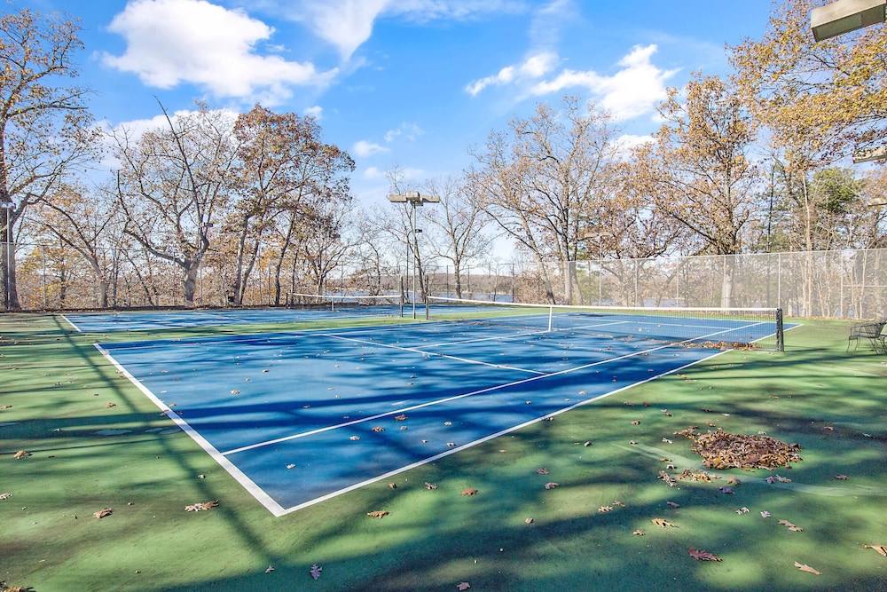 Stunning Lake Views, Pools, Wildlife, Pet-friendly