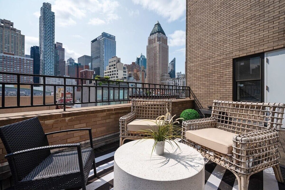 809 Midtown Apartments