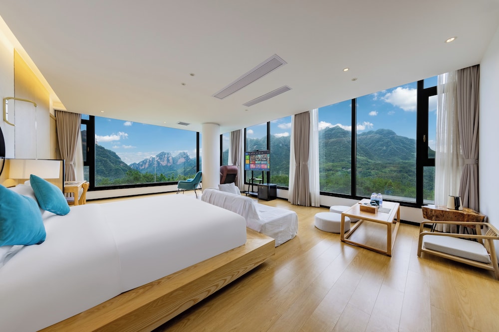 XMAN Sunrise Peaks Resort--Sky Mirror Infinity Pool