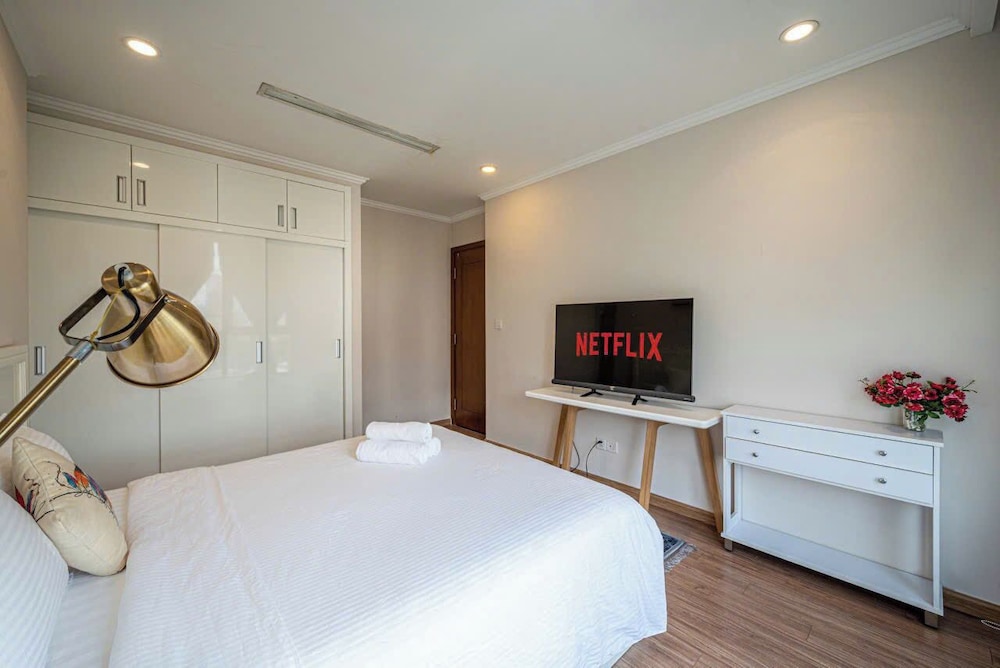 Apartment Landmark 81 by Urban Home