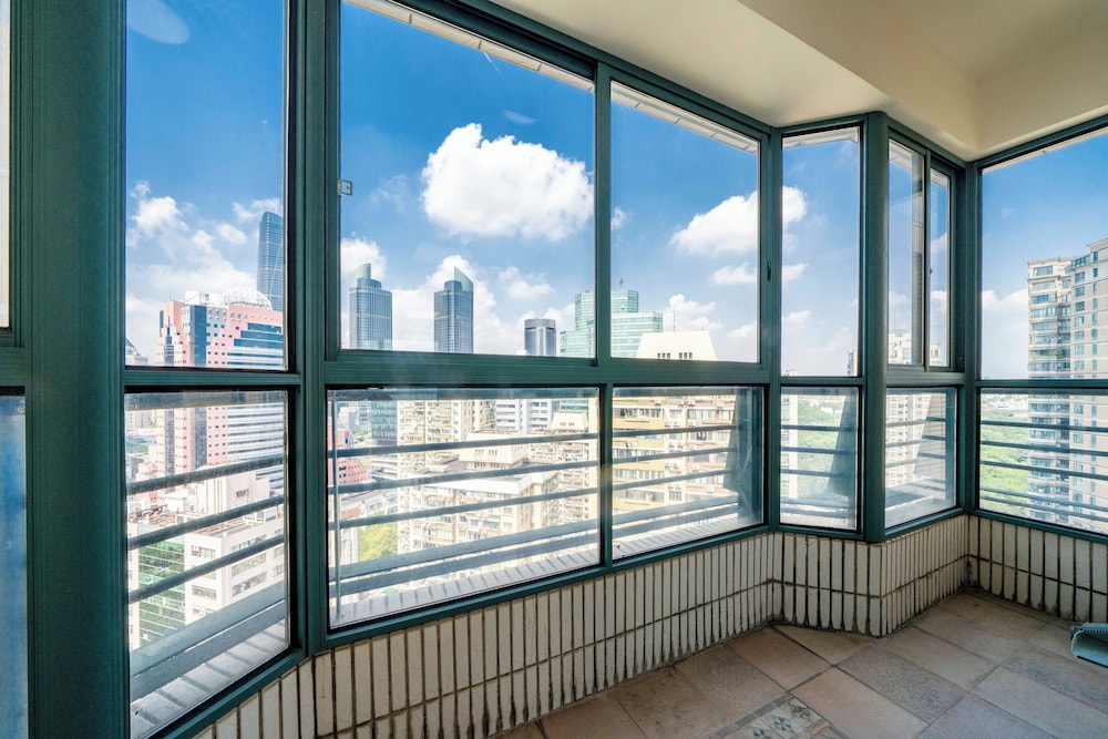 Tyms Spacious 4BR 2BA Apt Xujiahui