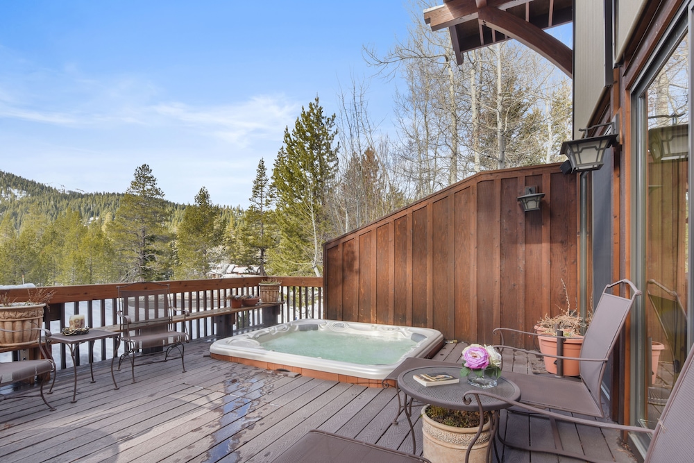 Lake Tahoe Vacations - Wulf's Lodge at Squaw Valley - Property Image 11