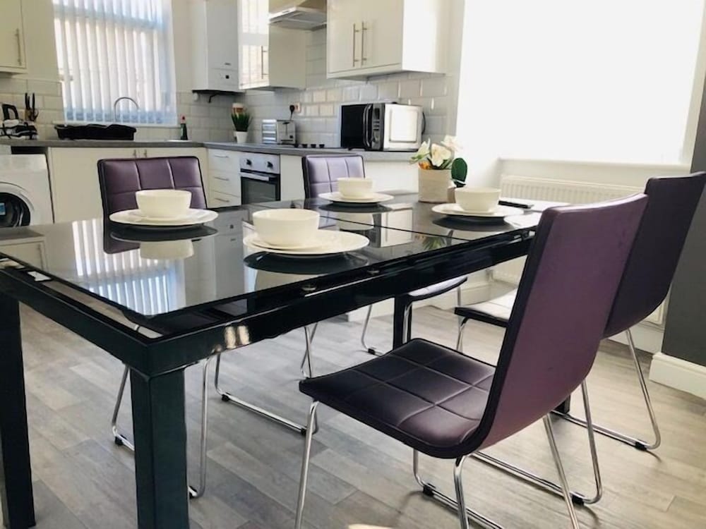 Townhouse @ 51 Balfour St -stoke view 3
