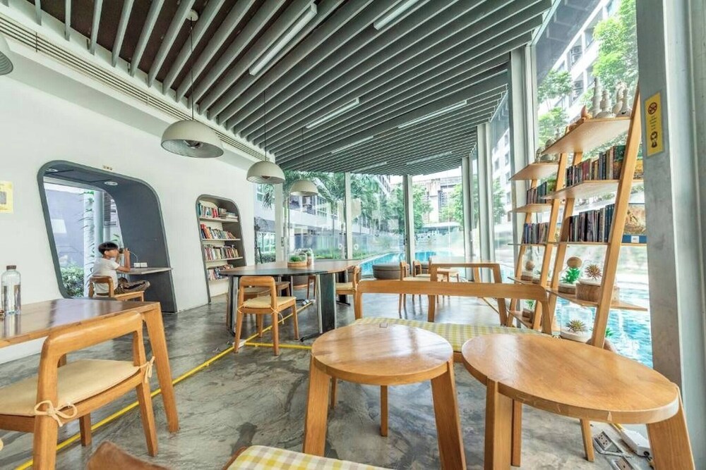 Modern Bangkok Apartment With Pool & Fitness