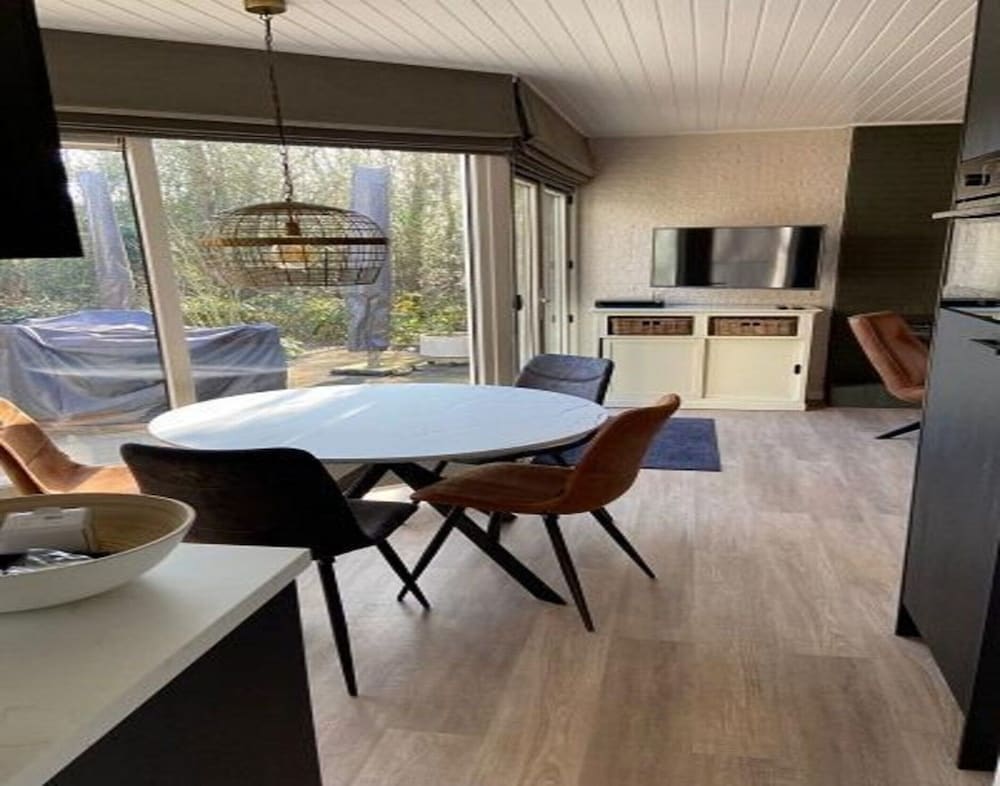 Cosy Family Bungalow on Quiet Resort