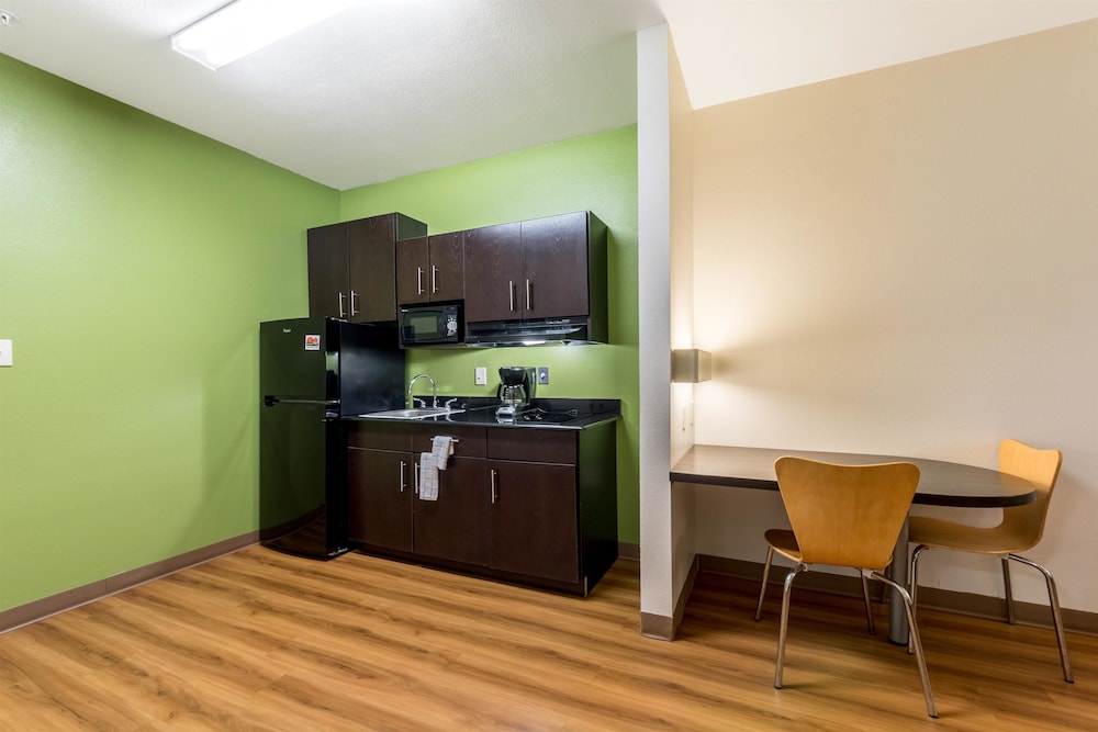 San Antonio Vacations - Super 8 by Wyndham Kenedy - Property Image 1