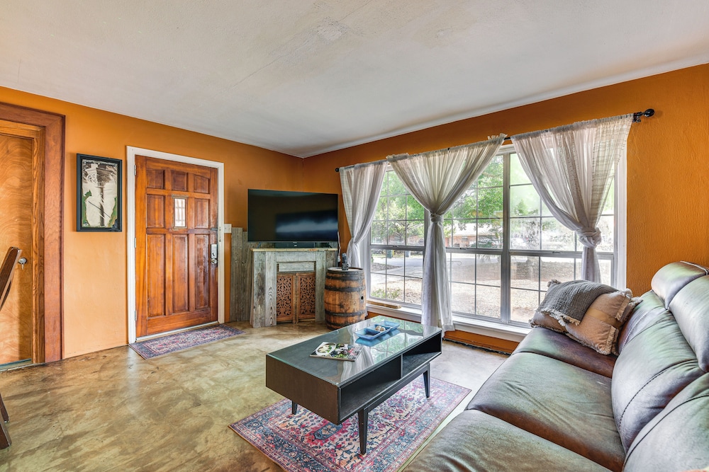 Fort Walton Beach Home ~ 2 Mi to Okaloosa Island!