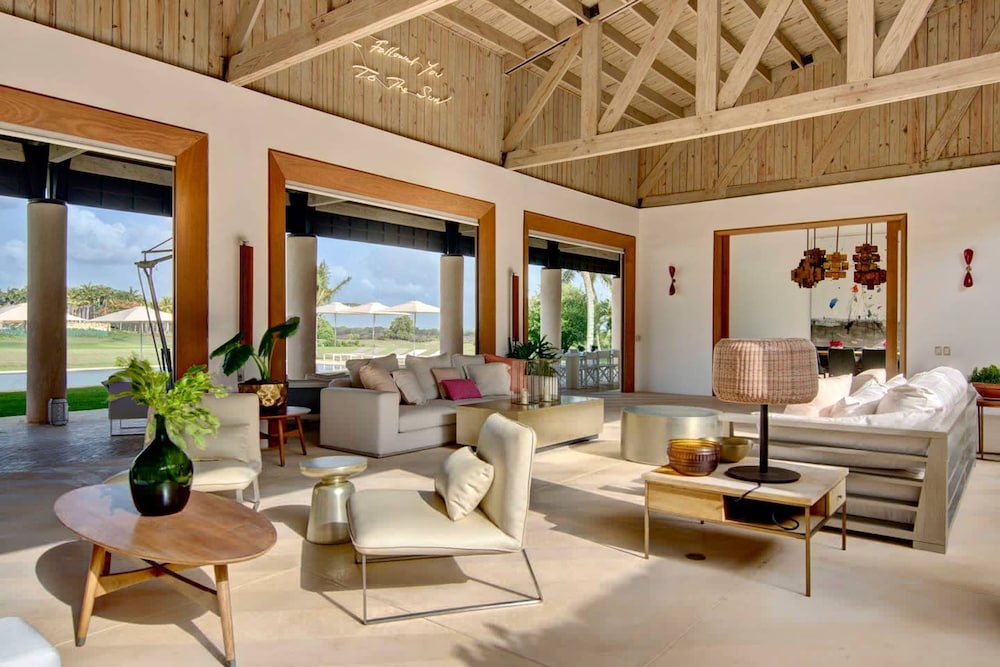 Architect s Estate w Pool Private Chef Butler