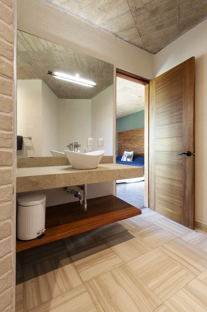 Casa con amplia terraza y jacuzzi view 2