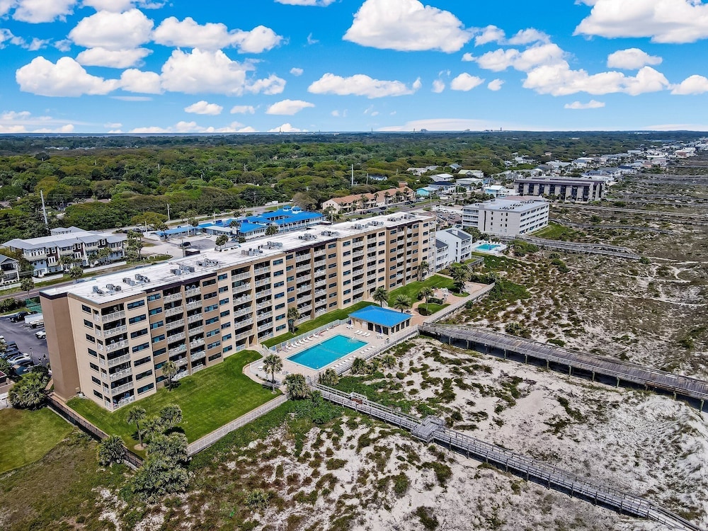 667 Amelia By The Sea 3 Bedroom Condo