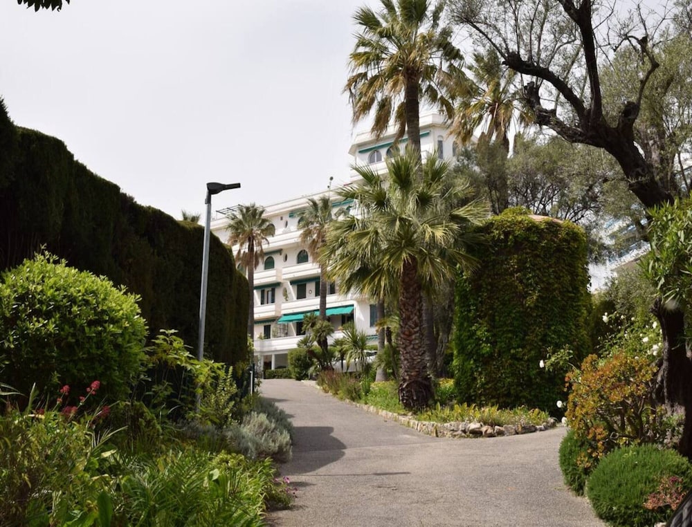 Apartment in Juan-les-pins Near Sandy Beaches