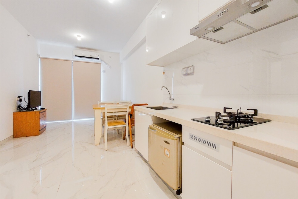 Comfortable 2BR at Sky House BSD Apartment