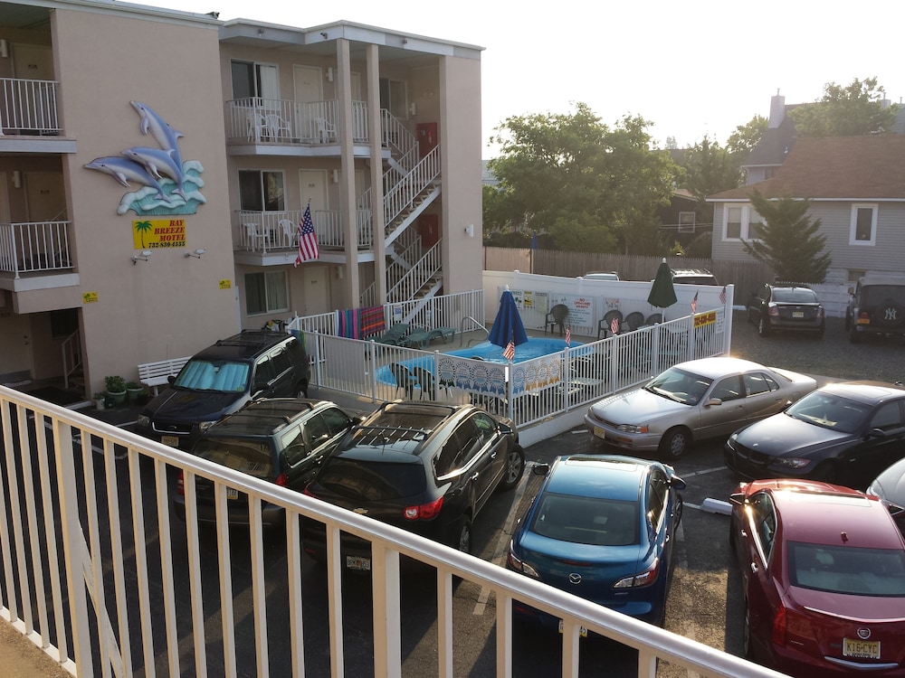 Bay Breeze Motel