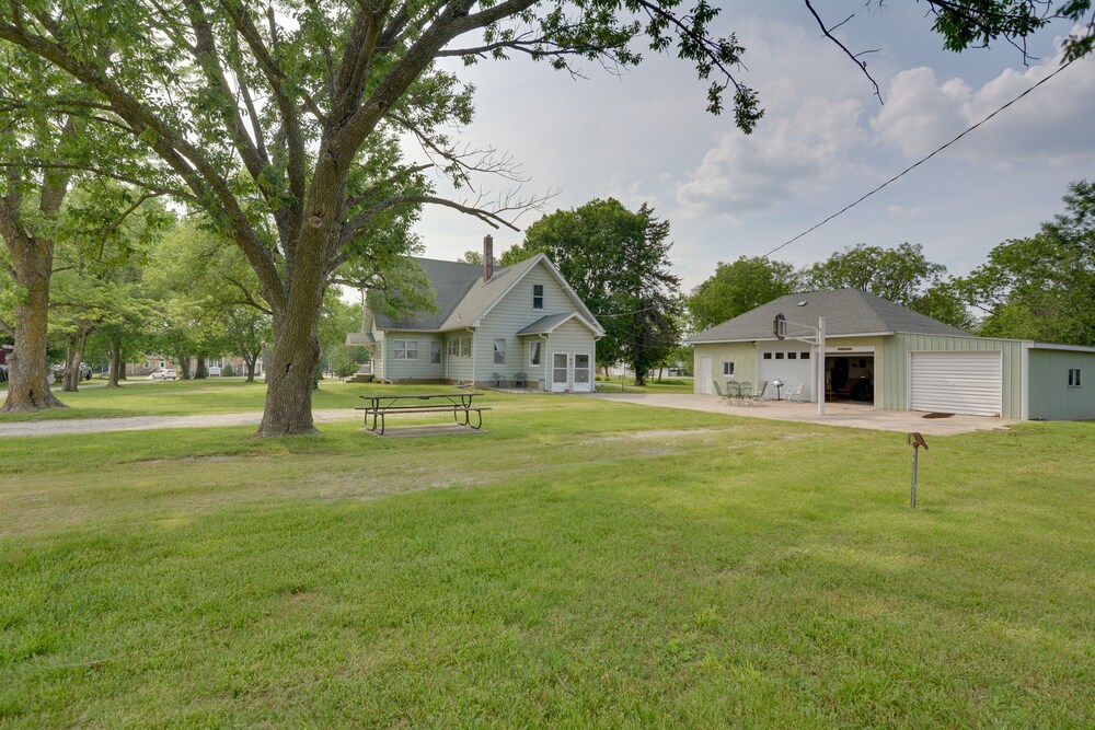 Pet-friendly Home: Patio & Yard in Sheldon view 2