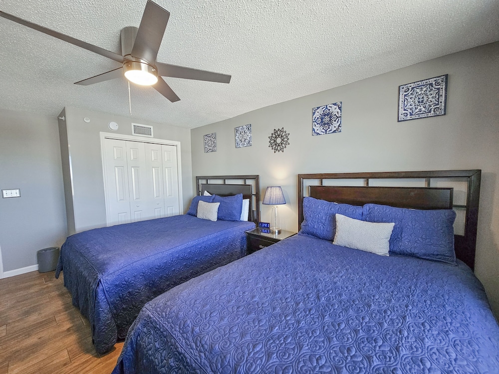 1707 Brighton, impressively remodeled, 3 bedroom ocean view 3 Condo